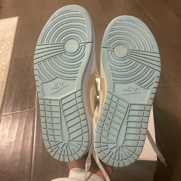 Jordan 1 Mid SE Shoes - Picture 6 of 6